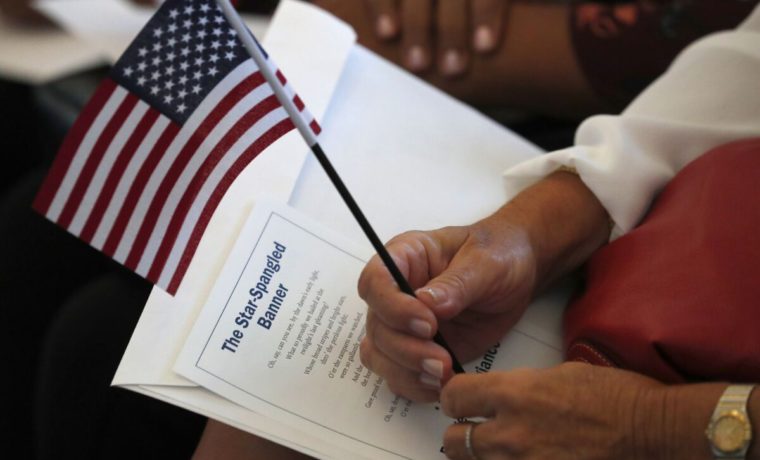 Estados Unidos modificará examen de ciudadanía