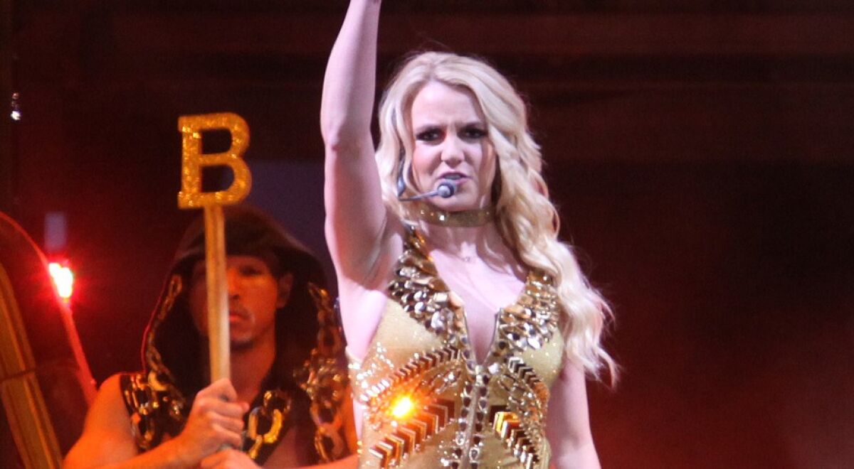 ¡Polémica! Britney Spears critica a los bailarines de Christina Aguilera