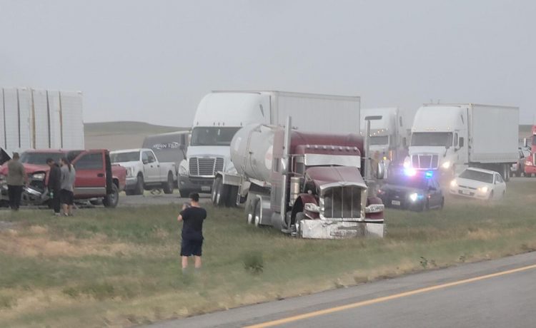 Seis muertos en choque de carretera en Montana, otros ocho heridos