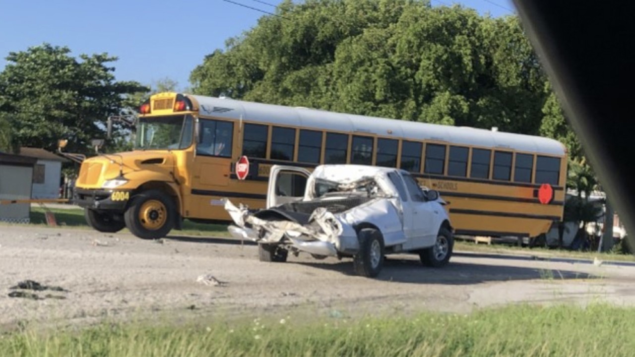 Cinco niños son llevados al hospital tras accidente del autobús escolar en Palm Beach