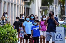 El alcalde de Miami Beach instó a DeSantis a reconsiderar la medida sobre el uso de la mascarilla