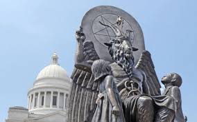 El Templo Satánico amenaza con demandar a Mississippi si nombran a Dios en la bandera