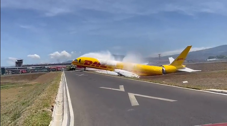 Costa Rica: Avión de carga de DHL se parte en dos al intentar aterrizar