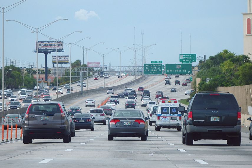 ¿En qué casos es ilegal el traslado de inmigrantes en Florida?