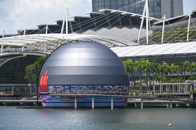 Apple abre su primera tienda flotante en Singapur