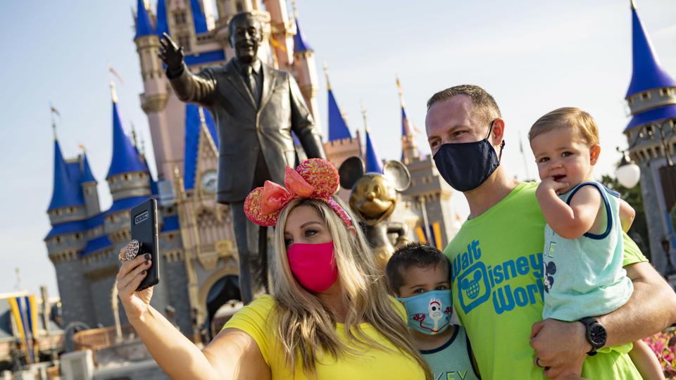 Disney aprobó entrada a los parques sin mascarillas para los vacunados