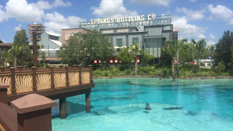 Tres restaurantes de Disney Springs afectados por violación de datos