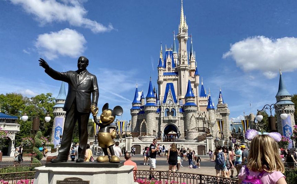 Disney recontrata a Bob Iger para renovar crecimiento