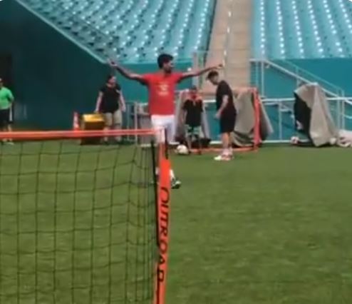 Djokovic se pasó al fútbol en el Hard Rock Stadium de Miami (Video)