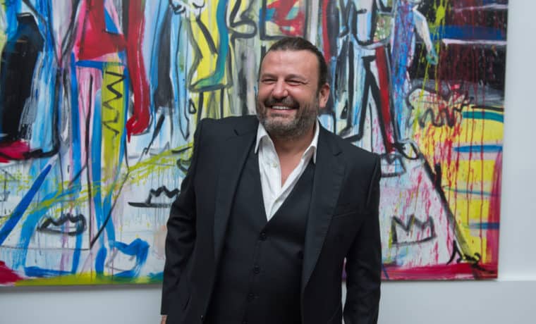 Pintor Domingo Zapata realiza importante donación a niños con autismo