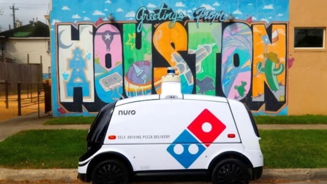 ¡Asombroso! Carro robot entrega las pizzas de Domino’s a domicilio (Video)