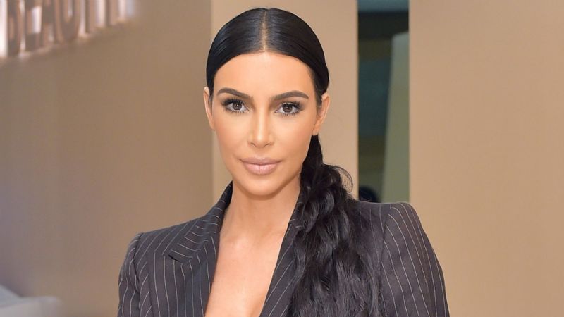 Kim Kardashian dona $ 3 mil a madre afectada por Covid-19