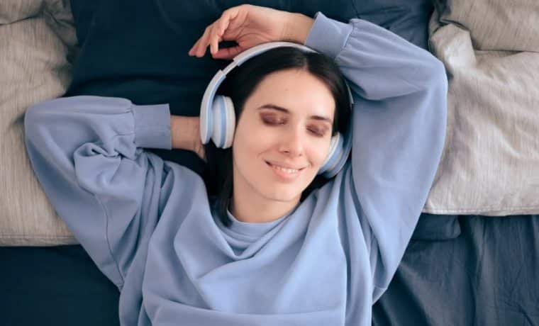 Tres canciones que te ayudarán a dormir, según la ciencia