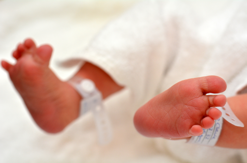 Pacientes sin edad para vacunas COVID demuestran mayores síntomas respiratorios