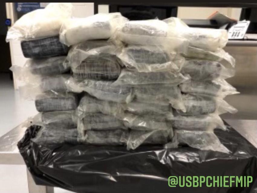 Hombre encuentra casi 70 libras de cocaína en una playa en Florida
