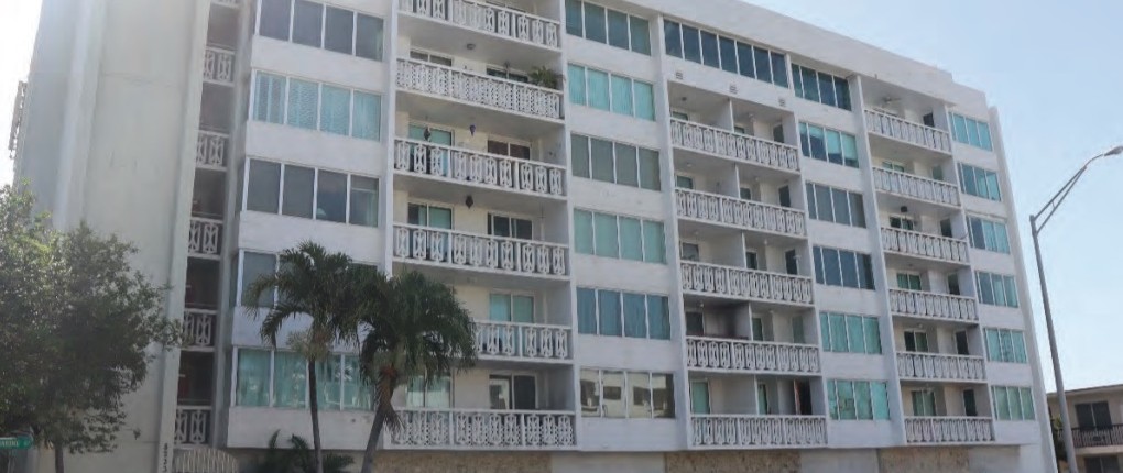 Edificio de Miami Beach sigue en crisis luego de no poder repararse