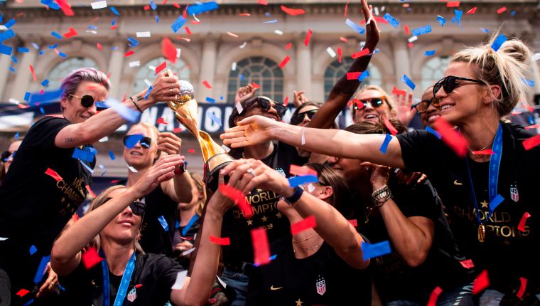 Nueva York ovacionó a la selección femenina de fútbol bajo el lema “igualdad en la remuneración”