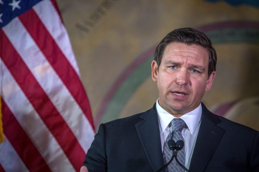 Gobernador DeSantis apunta a la propuesta ambiental del Senado