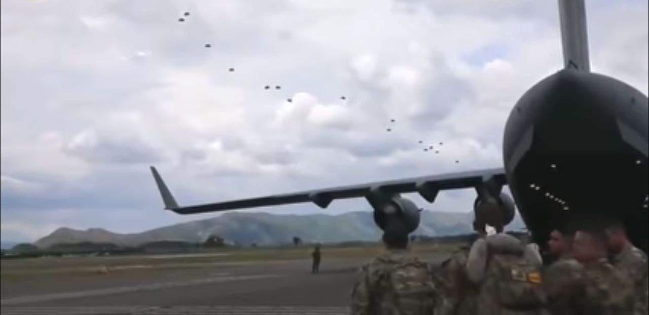Soldados de EEUU y Colombia realizaron impresionante ejercicio militar aerotransportado conjunto (Video)