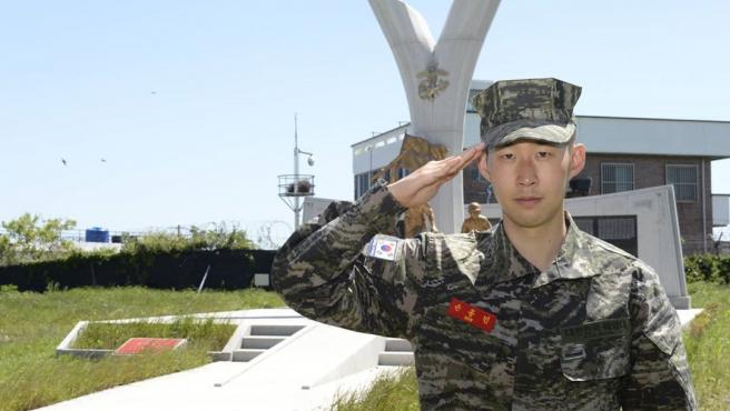 ¡Con Honores! La estrella del Tottenham Heung-Min Son no solo superó el servicio militar, sino que fue uno de los cinco mejores de su promoción