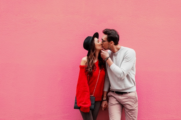 ¿Cómo es el beso perfecto? Universidad de Cambridge revela el secreto