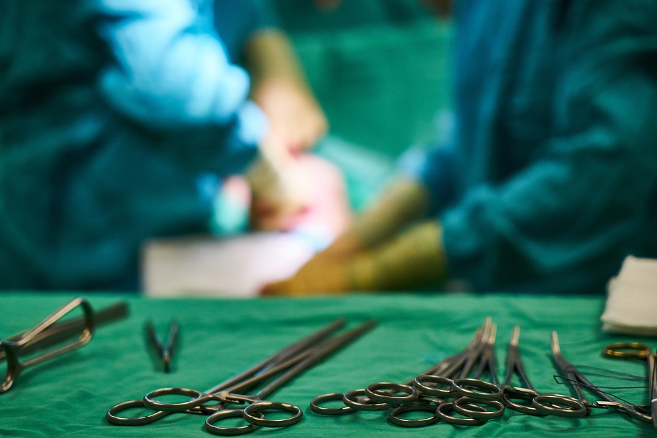 Paciente fallece en clínica de cirugía estética de Miami durante procedimiento quirúrgico