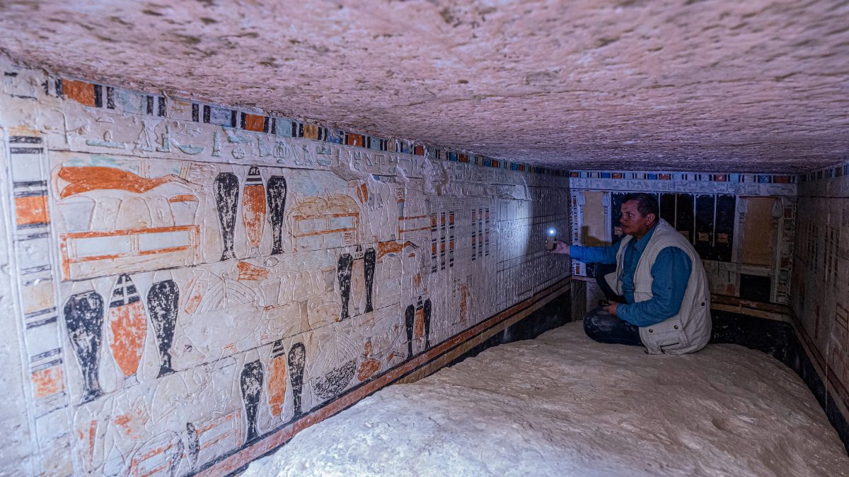 Descubren cinco tumbas faraónicas en Saqqara, Egipto
