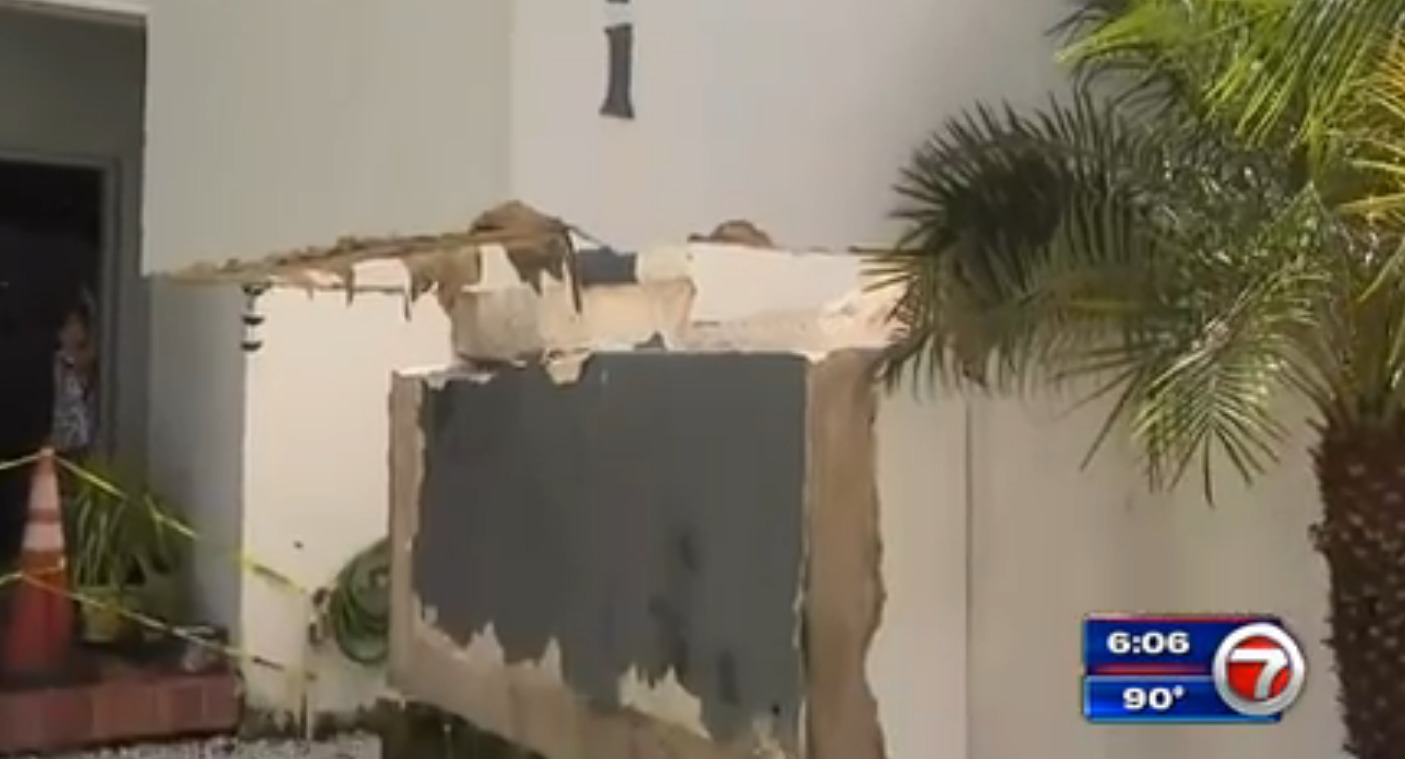 Una escalera colapsó en un condominio de West Kendall