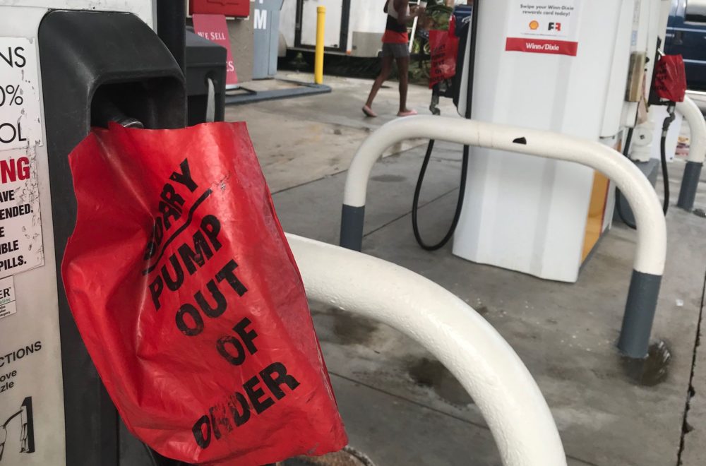 Fuertes lluvias e inundaciones causan escasez de gasolina en Miami