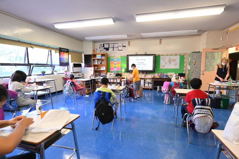 Gobernador de Florida obliga a las escuelas a guardar un minuto de silencio al inicio de las clases