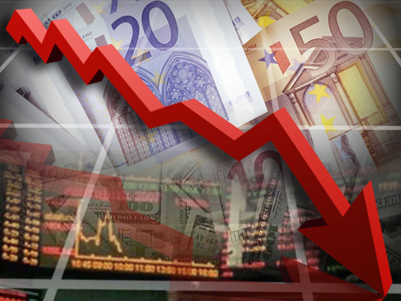 Euro cayó a su precio más bajo frente al dólar en los últimos 20 años