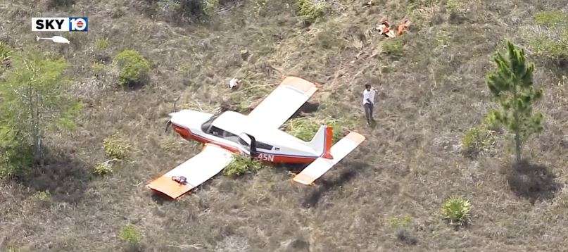 Aterrizaje de emergencia provoca rescate de dos hombres en los Everglades (Video)