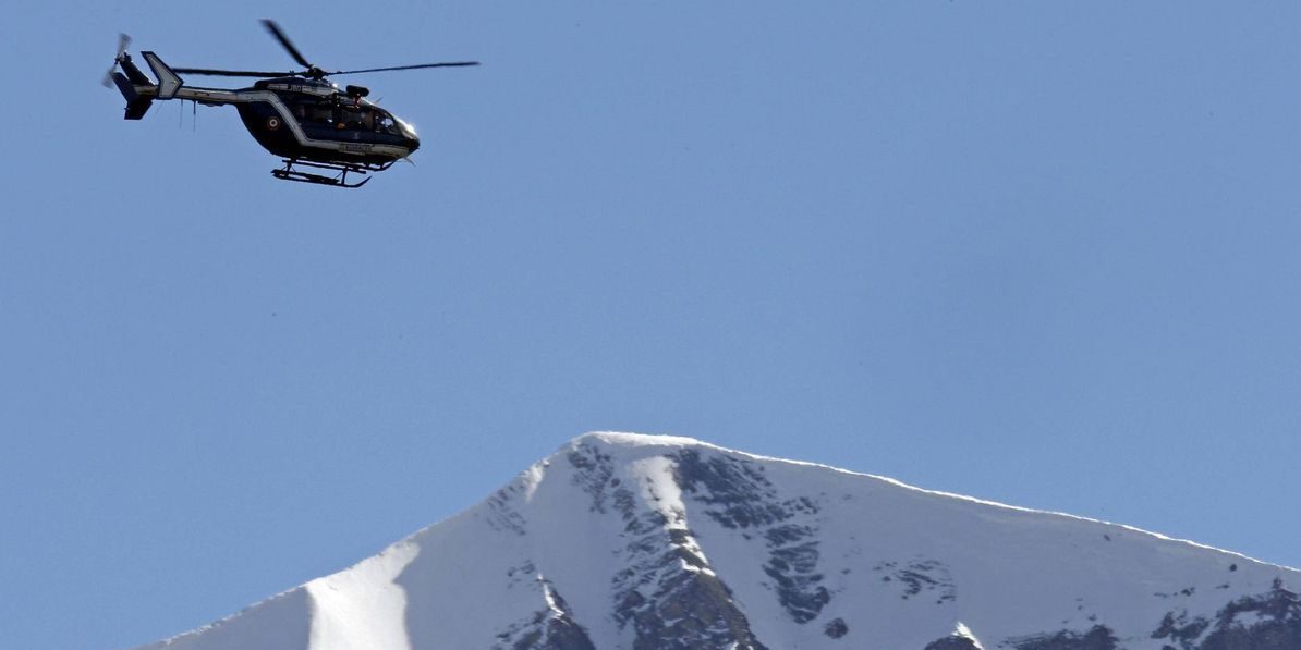 Trozo de glaciar alpino se desprende, matando al menos a 6 excursionistas