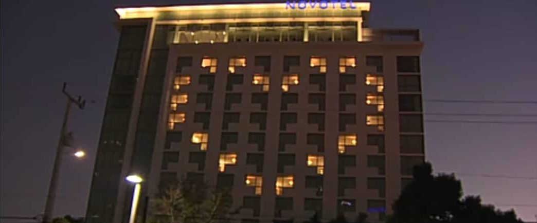 ¡Bonito gesto! Hotel de Miami dibujó un corazón desde sus habitaciones para que la gente mantenga la esperanza ante el brote del Covid-19