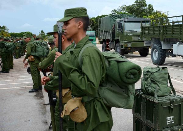 Denuncian que el régimen cubano estaría preparando a jóvenes del servicio militar para defender a Venezuela