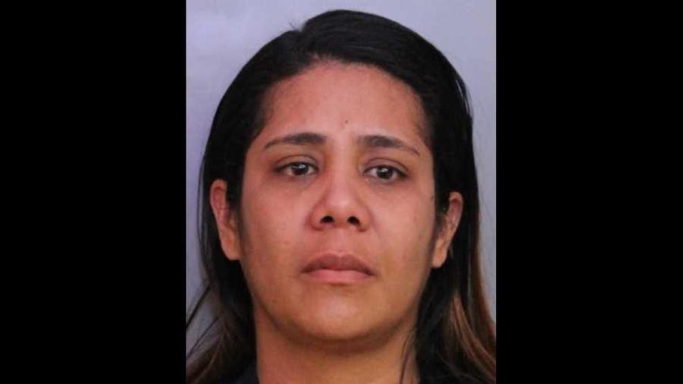 ¡Detenida! En Florida arrestaron a una mujer acusada de golpear hasta la muerte a su hijo de 13 meses