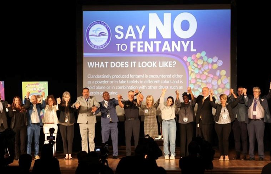 Miami-Dade capacitará a estudiantes y profesores para atender sobredosis de fentanilo