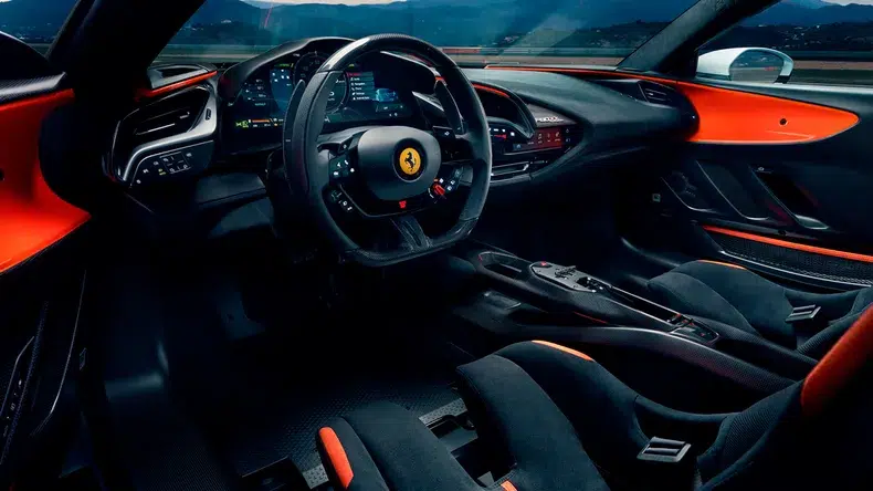 Ferrari presenta dos autos de carrera certificados para circular en la calle