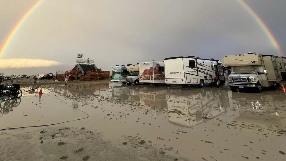 Fuerte tormenta deja atrapados a 70 mil asistentes del famoso festival Burning Man