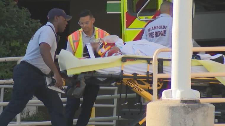 Trasladan a un joven al hospital tras ser atropellado en North Miami Beach