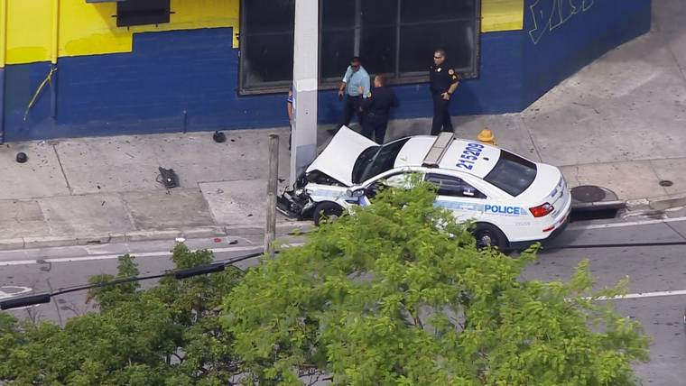 Un oficial de la policía de Miami resultó herido en un accidente de tránsito