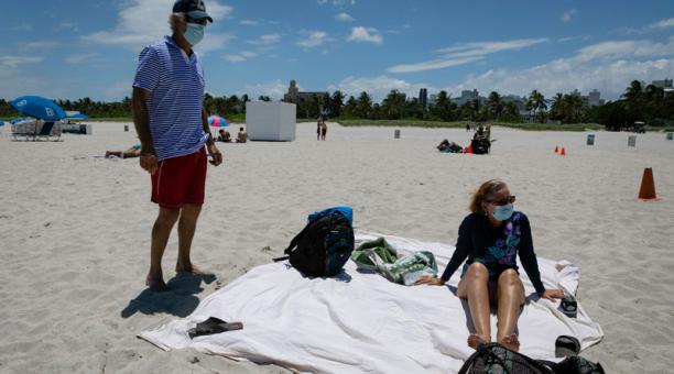 ¡Labor day diferente! Acudieron grupos pequeños a las playas del sur de Florida