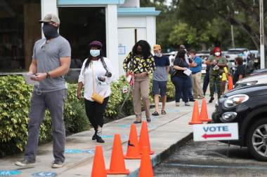 ¡Primer día! Largas filas de electores en votación anticipada en el sur de Florida