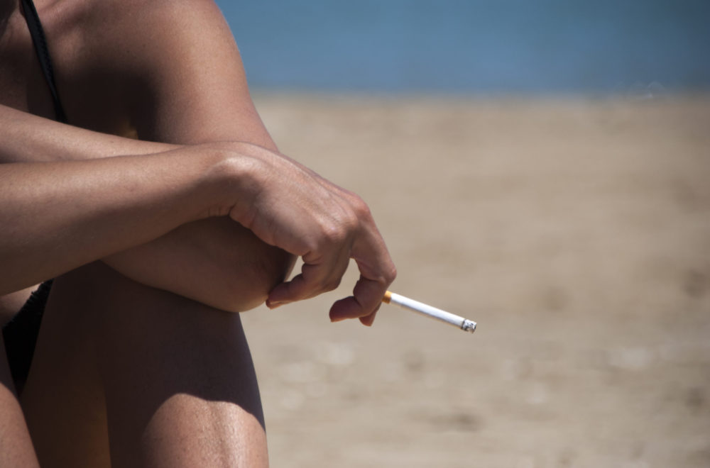Cigarrillos, tabaco y ‘vapes’ quedarían prohibidos por ley en parques de Florida