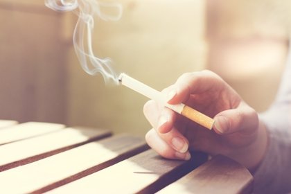 Bajan cifras de fumadores adultos en primer año de pandemia