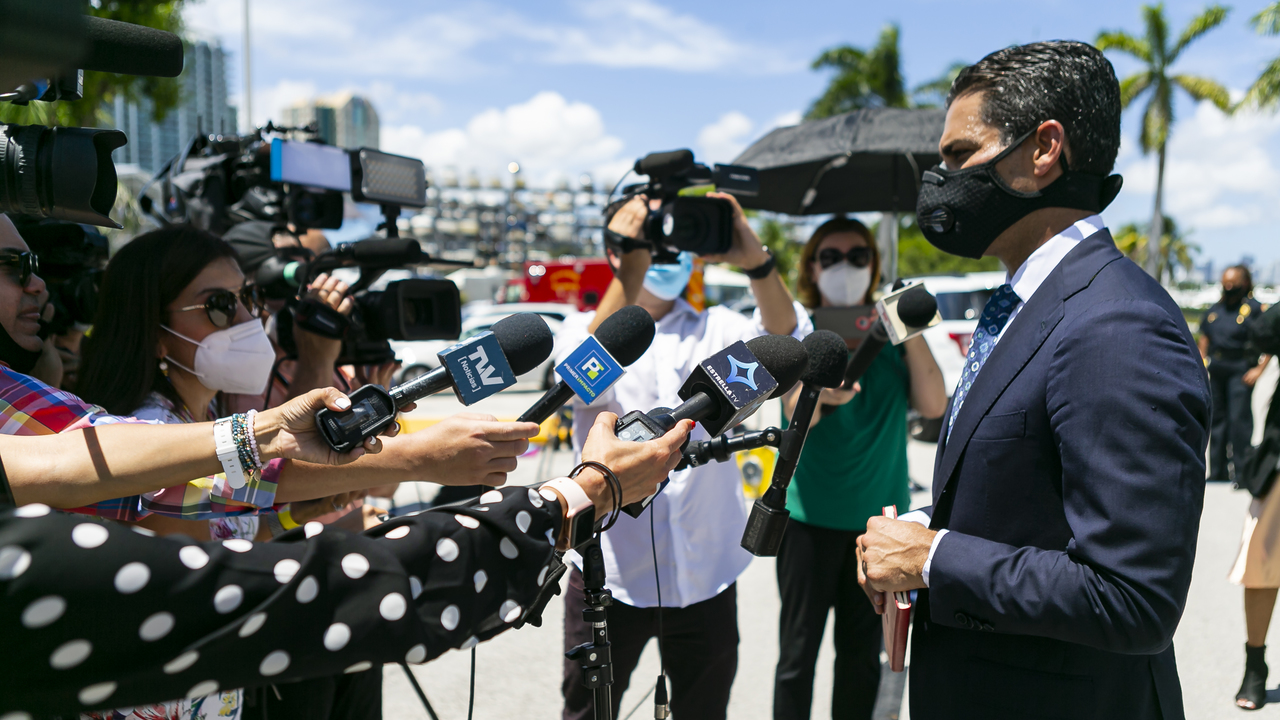 Alcalde de Miami espera restablecer multas por no usar máscara