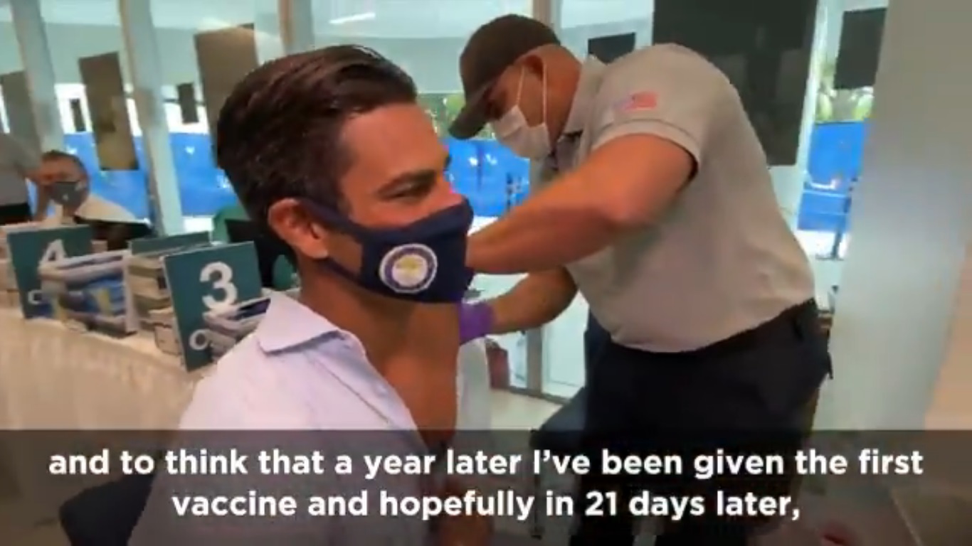 Alcalde Francis Suárez recibió primera dosis de la vacuna