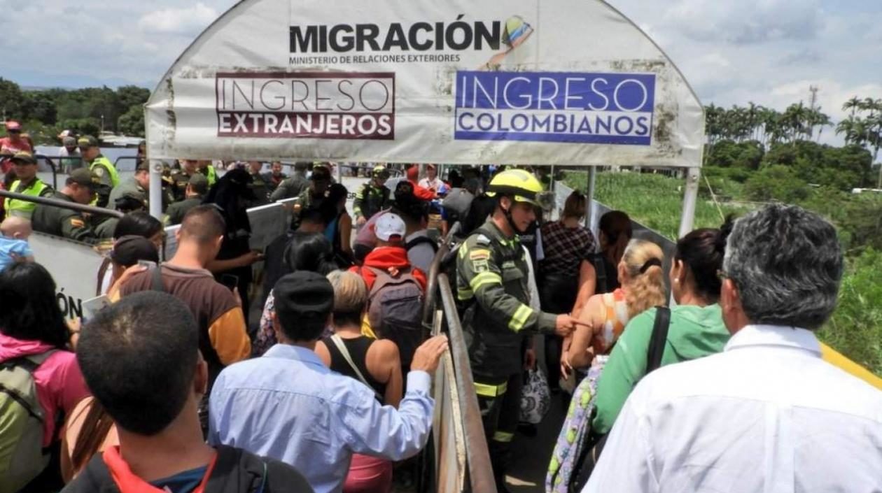 Más de 200.000 ciudadanos han pasado por la frontera entre Colombia y Venezuela en 72 horas