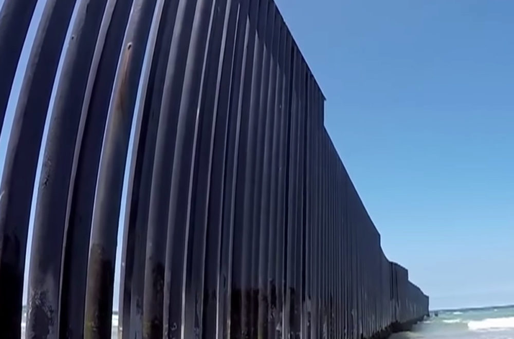 Coyotes emplean viejo método para “lanzar” migrantes en frontera de San Diego