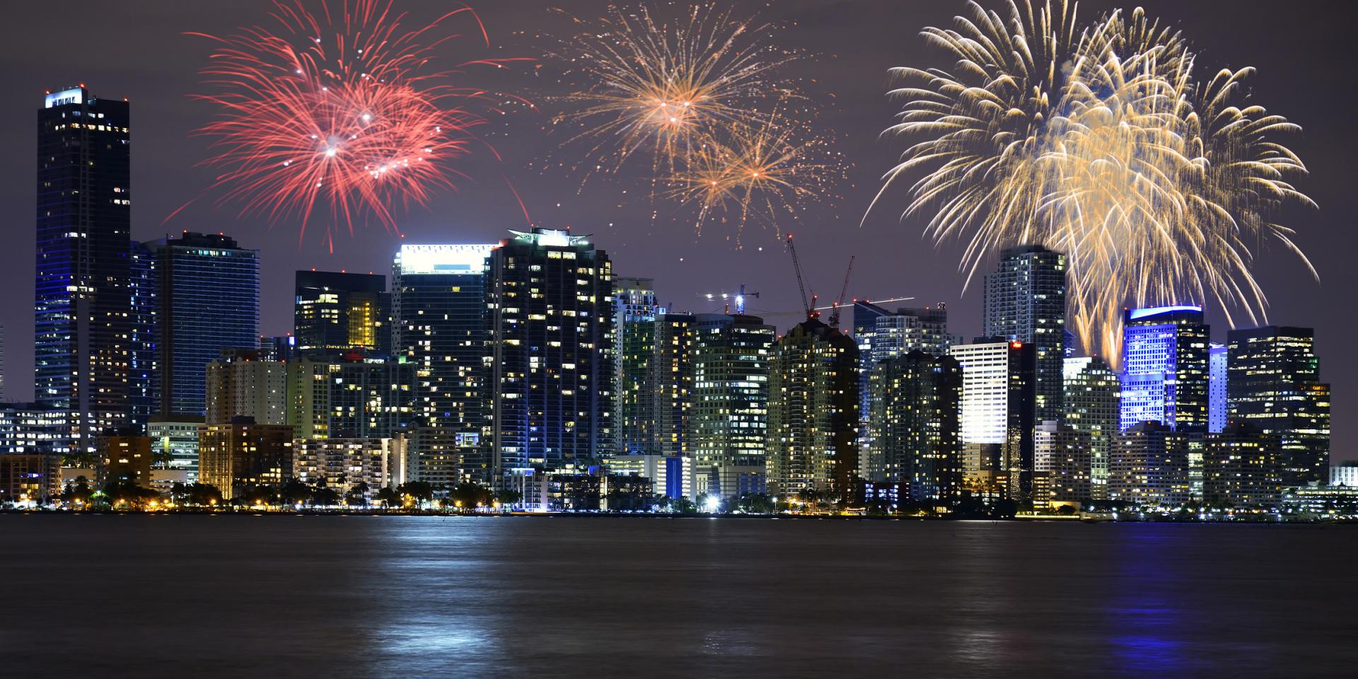Los mejores sitios para celebrar el Año Nuevo y ver los fuegos artificiales gratis en Miami y Broward